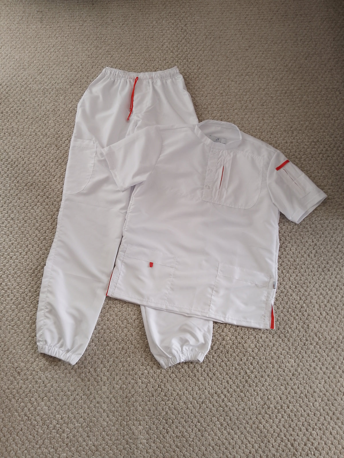 Uniforme varón 1038 Blanco + Naranja