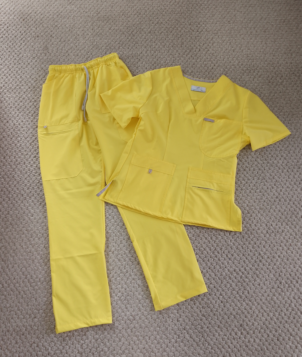 Uniforme dama amarillo light