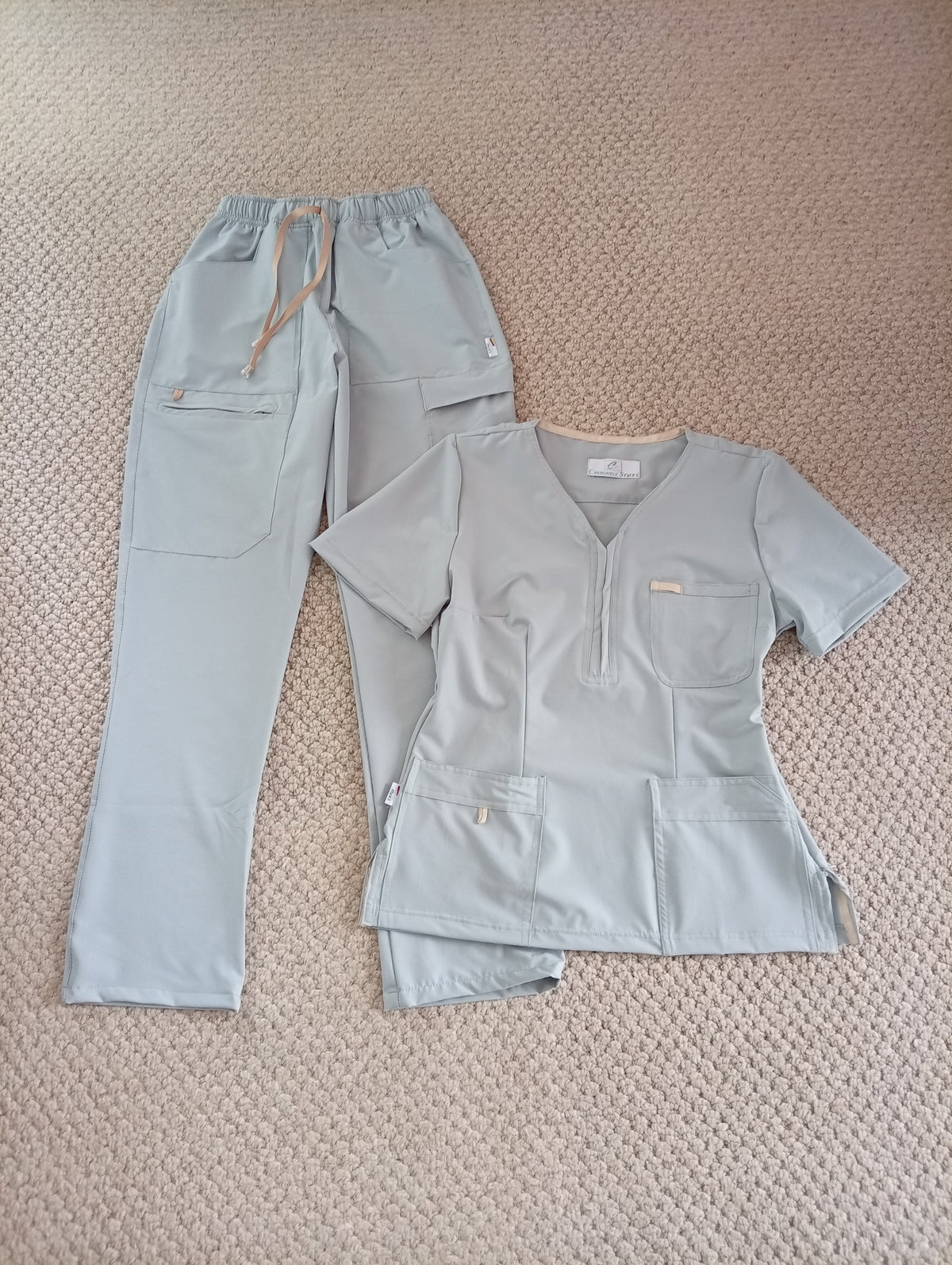 Uniforme Dama Gris Perla