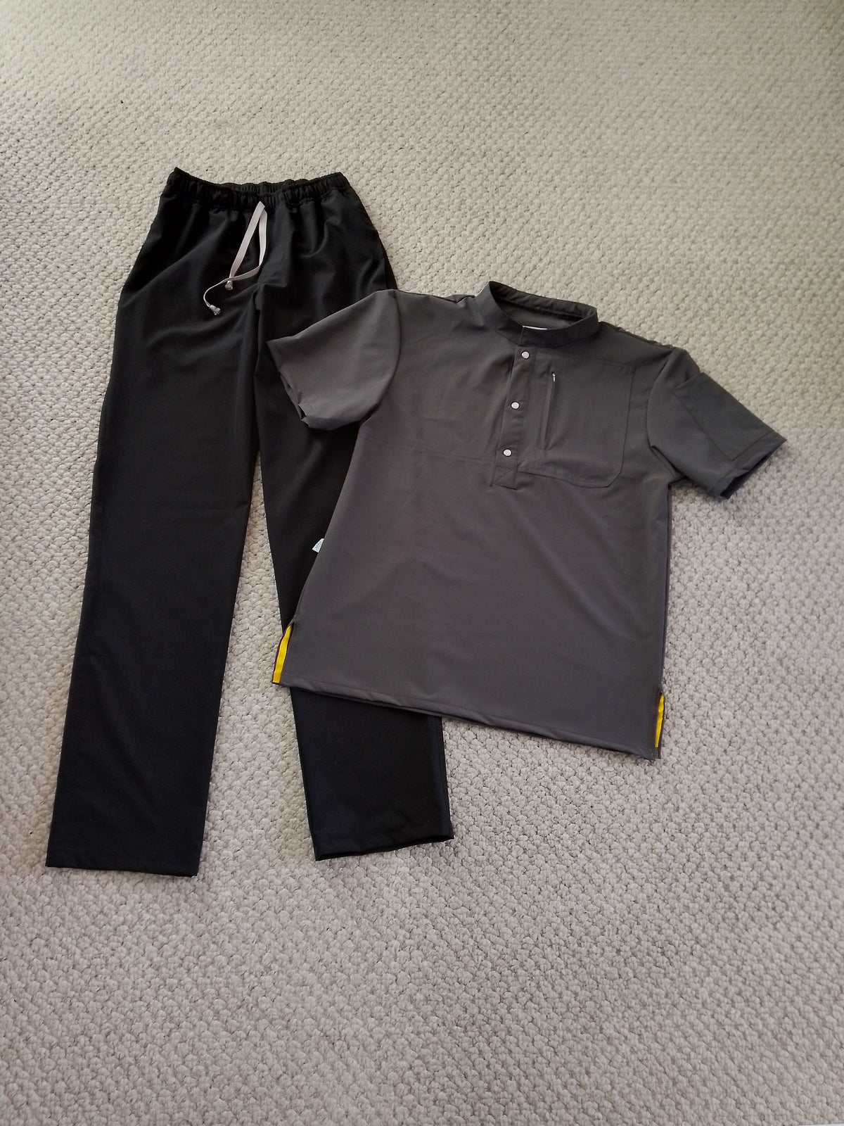 Uniforme Varón Multi Color Gris y Negro 1038